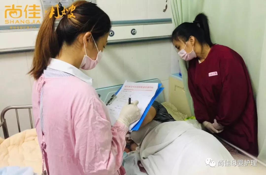尚佳專業(yè)月嫂丨母乳丨你還認(rèn)為初乳很臟，要擠掉的嗎？